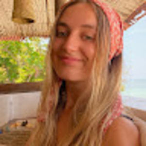 Meet your Posher, Caitlin